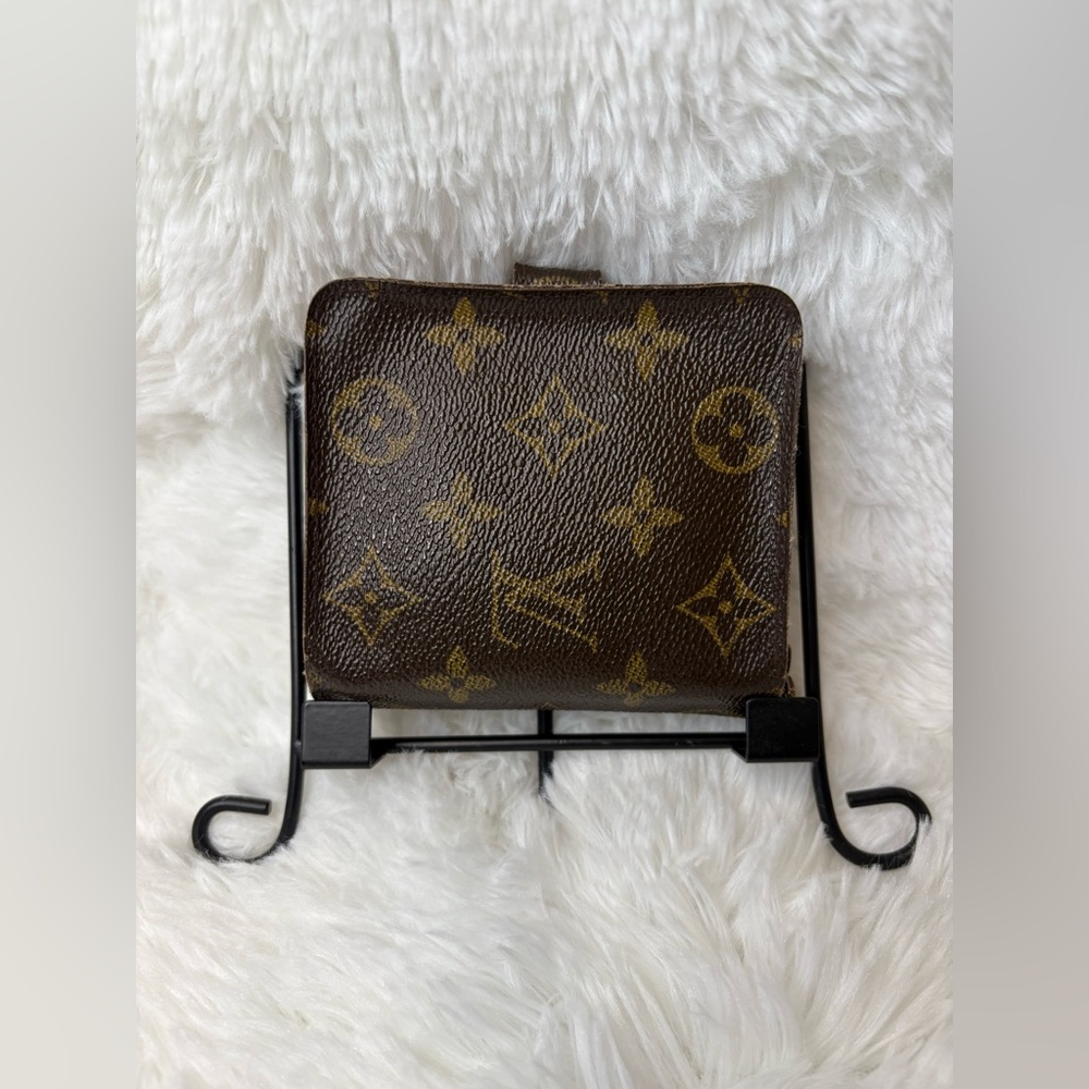 Vintage Louis Vuitton Monogram Compact Zippy Wallet - CA0949 - Picture 3 of 15